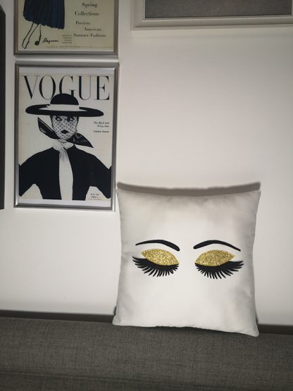 Eyelash Cushion - Image 4